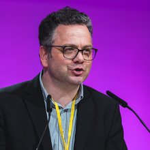 Dr. Oliver Niedostadek